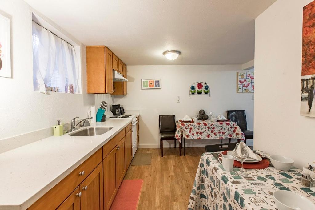 Seattle Urban Village- Unit B- Lago Vista- Lake Union- Sleeps 6 Bagian luar foto